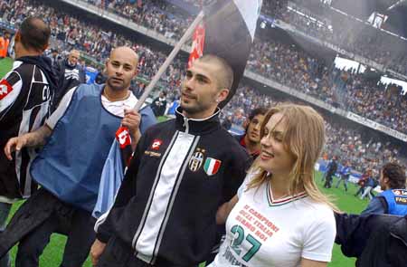 切尔西1-1曼城，曼联1-1，利物浦2-2遭绝平，英超最新积分榜出炉