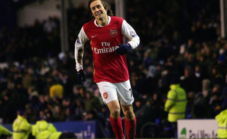 温格：C罗是运动员而梅西是艺术家 我更欣赏后者