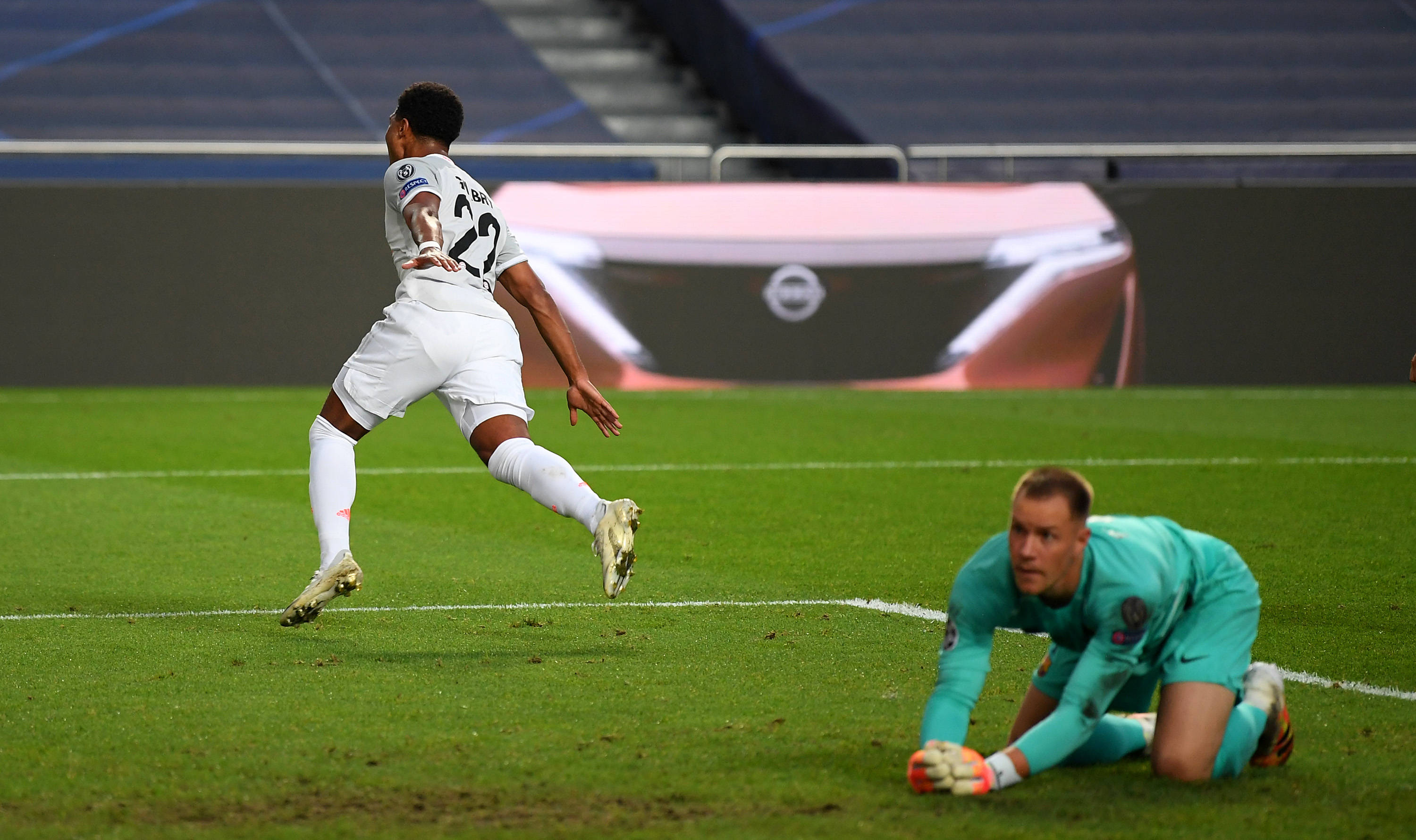 20岁，首秀，曼城主力，他是球队救火英雄