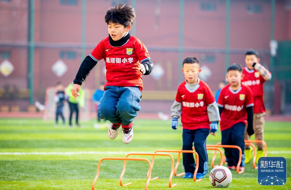 官方：谢尔基对布伦特福德的远射当选曼城12月最佳进球